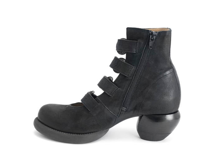 Huysmans black