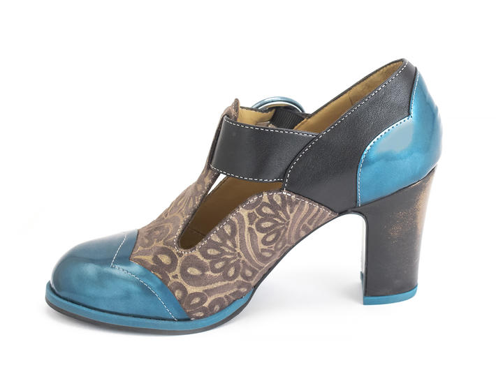 Ilona embossed